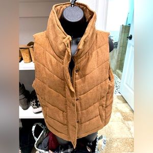 Size large women’s vest brown zips and bottoms pockets